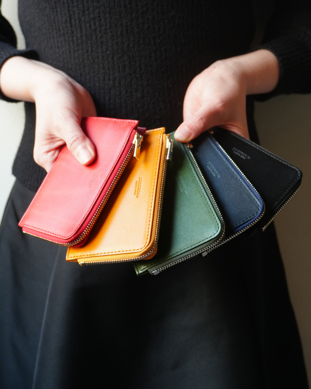 【コンパクト×本革】必要最低限を美しく持ち歩く。日本の職人が紡ぐ「mini Fragment」